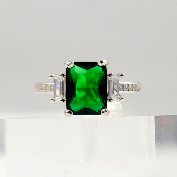 Sterling 2ct Emerald Ring - Picture 2 of 15